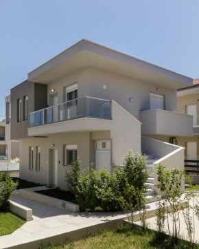 Nikiti Sik Luxury Apartments by halu!